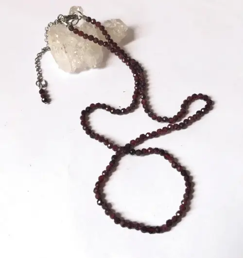 Colar Choker com Granadas Facetadas e Inox