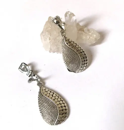 Brinco de Pressão com Gota em Liga de Zinco Prateado
