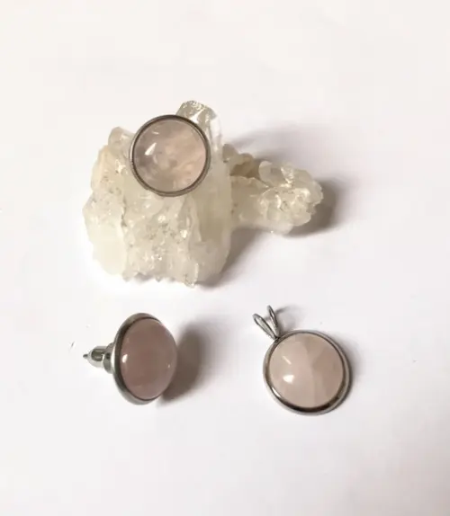 Conjunto Brincos e Pingente Quartzo Rosa Cabochao Aço Inox
