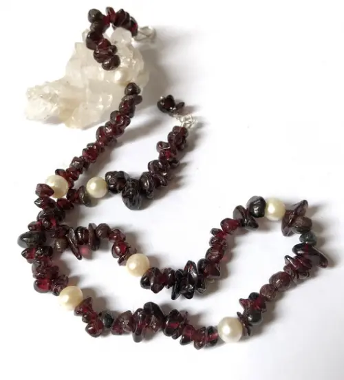 Colar Choker de Granadas e Pérolas de Agua Doce Fecho Prata