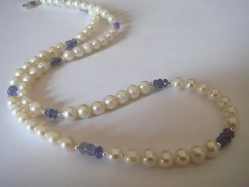 Colar de Pérolas com Tanzanitas e Prata