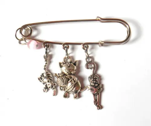 Broche com Gatos e Olho de Gato Rosa