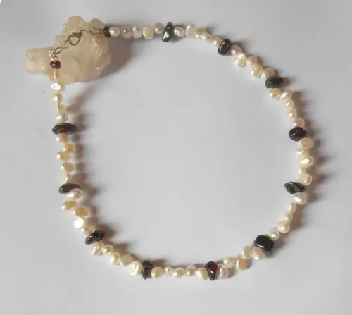 Colar Choker com Granadas e Pérolas
