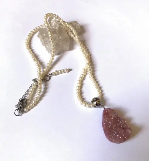 Colar Choker com Micro Pérolas Cristal Drusa e Aço Inox