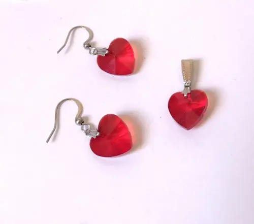 Conjunto Brinco e Pingente Coração Cristal Vermelho Aço Inox