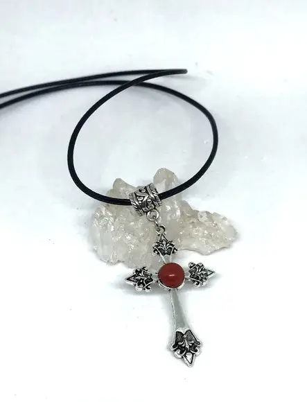 Cordão Colar com Crucifixo e Pedras Variadas