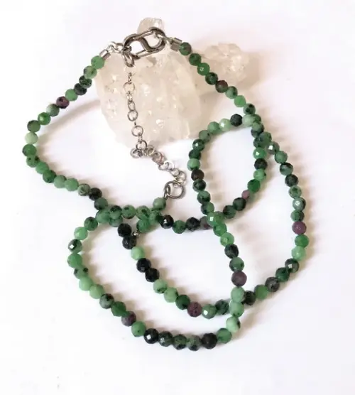 Choker Colar com Rubi Zoizita Facetadas e Aço Inox