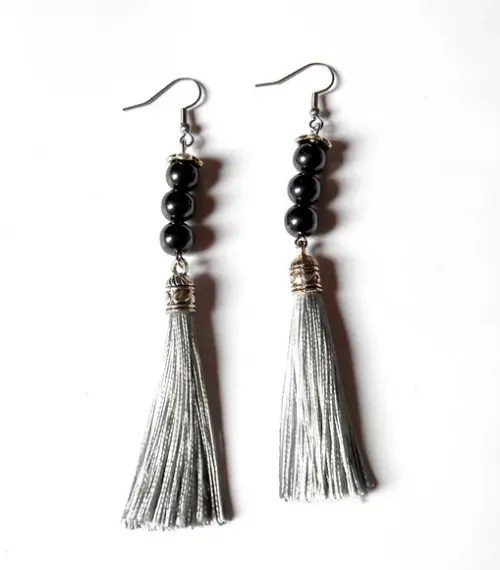 Brinco com Hematita e Tassel