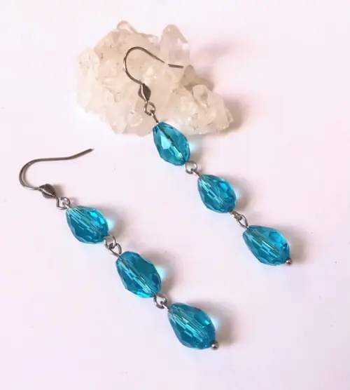 Brinco Cristal Azul Facetado em Gota e Acabamento em Inox