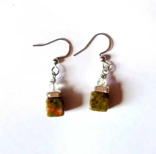 Brinco Dado de Unakita e Gancho Aço Inox