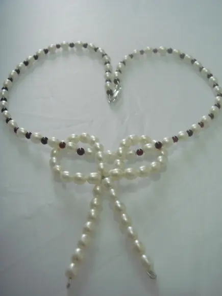 Colar Choker com Pérolas de Água Doce e Granada