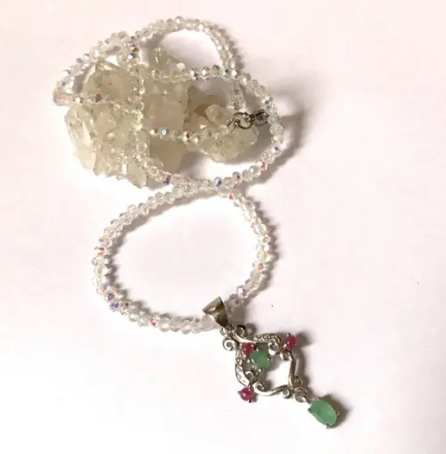 Choker Cristal Ab 2 mm e Pingente Rubi e Esmeralda
