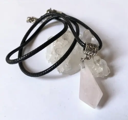 Cordão Colar com Pingente Quartzo Rosa