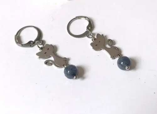 Brinco com Gancho Fechado Aço Inox e Gato e Jade Facetada