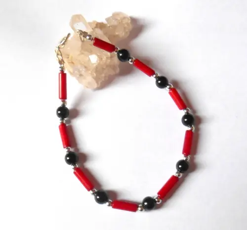 Pulseira de coral e ágata negra