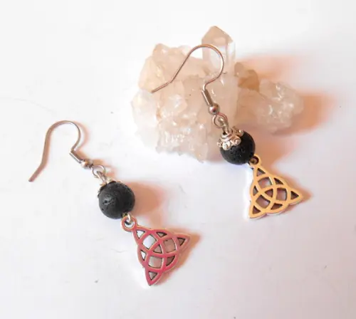 Brinco com Lava Vulcânica e Triquetra