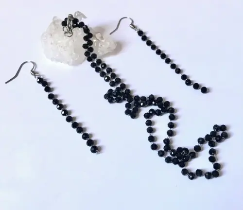 Colar com Cristal Negro e Brincos Acabamento em Inox