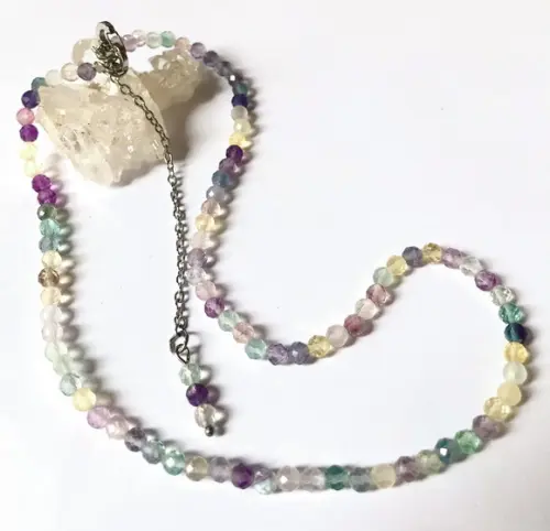 Choker Colar com Fluoritas Facetadas e Aço Inox
