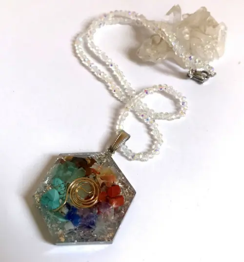 Choker Cristal Ab 2 mm e Pingente 7 Chakras