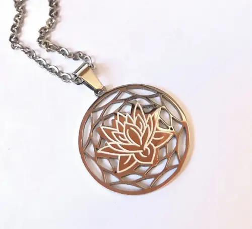 Corrente com Pingente em Aço Inox Flor de Lotus