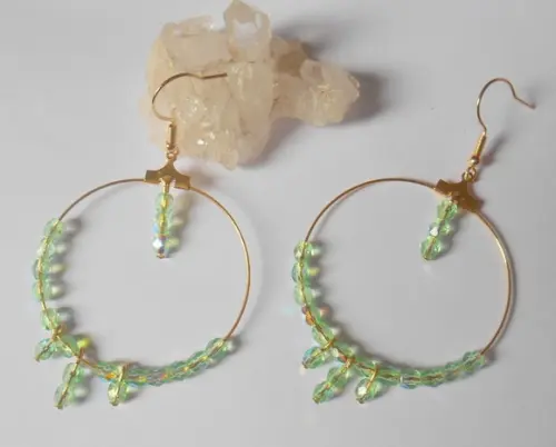 Brinco Argola Dourada com Cristal Theco Verde Peridoto