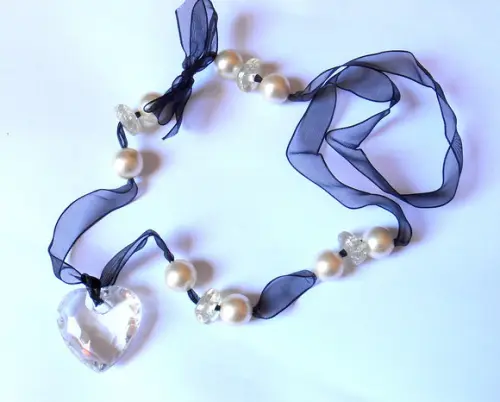 Colar com Organza e pingente coração
