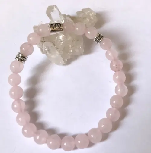 Pulseira com Quartzo Rosa e Entremeio com Signos do Zodiaco