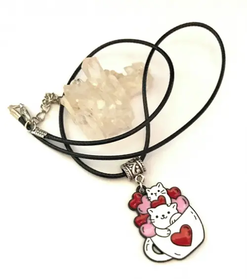Cordão Colar com Gatinhos do Amor Esmaltados