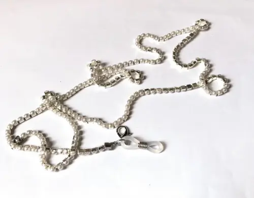 Salva Oculos em Corrente Prateada de Micro Perolas 3 mm