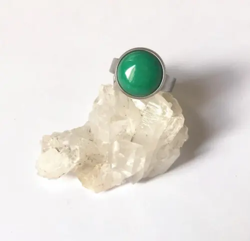 Anel Ajustável em Aço Inox com Jade Verde Cabochão