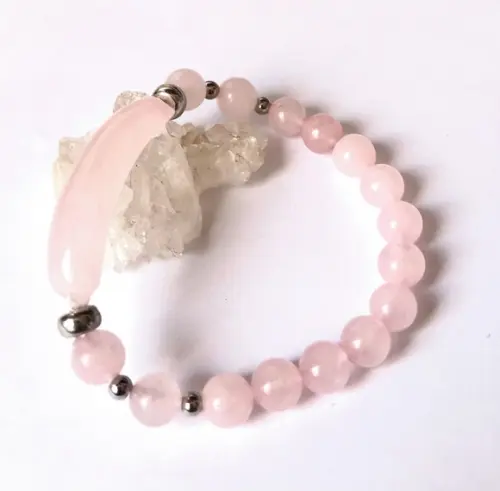 Pulseira com Quartzo Rosa e Entremeios Prateados