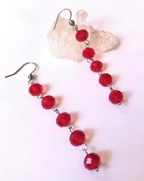 Brinco Gancho Aço Inox com Cristal Vermelho Facetado