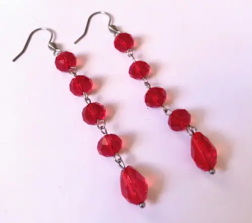 Brinco Cristal Vermelho Facetado e Gota e Acabamento em Inox