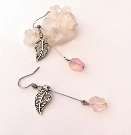Brinco Flor de Cristal Rosa Claro e Aço Inox