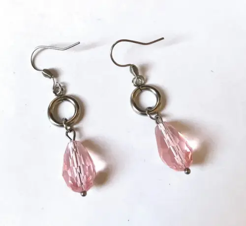 Brinco Cristal Rosa Facetado em Gota e Acabamento em Inox