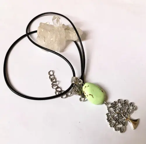 Cordão Colar com Howlita Verde/ Arvore da Vida