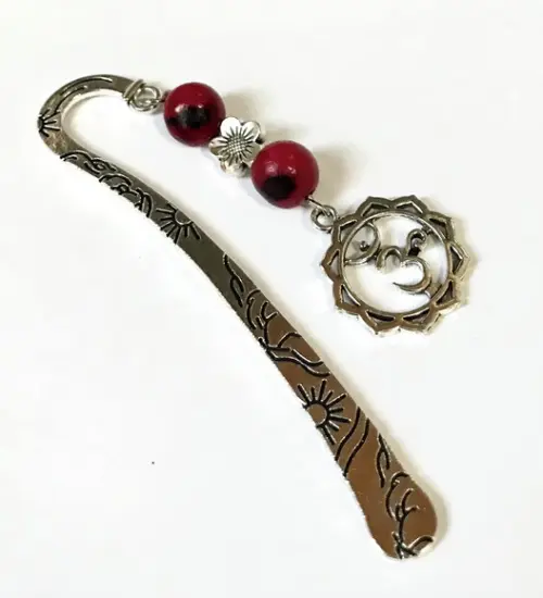 Marcador de Pagina/ Bíblia Metal com Açaí Vermelho e Om