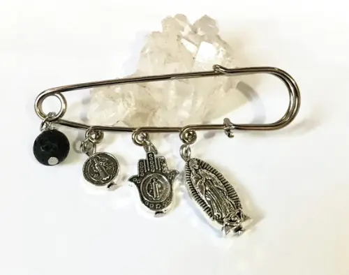 Broche com Lava Vulcanica Pingentes Religiosos Virgem Maria