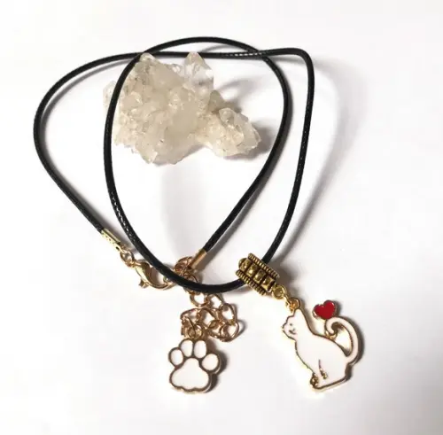 Cordão Colar com Gatinho e Patinha em Dourado