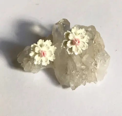 Brinco Flor Branca e Aço Inox