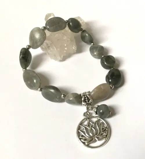 Pulseira com Labradorita Rocha Oval e Flor de Lotus