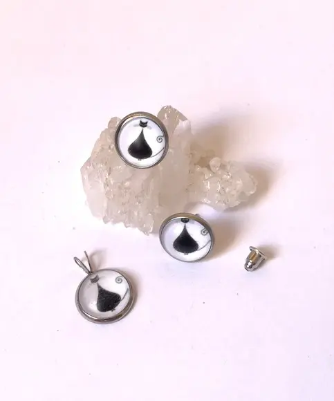 Conjunto Brincos Pino e Pingente Gato em Aço Inox