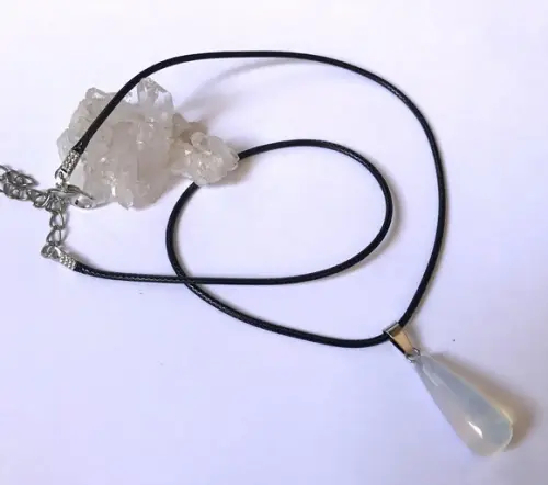 Cordão Colar com Pingente Gota de Opalita