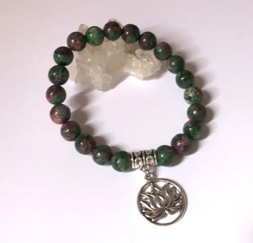 Pulseira japamala com Rubi zoizita e flor de lótus
