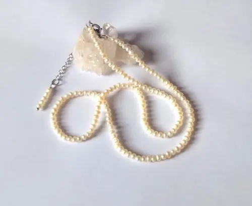 Colar Choker com Micro Pérolas e Aço Inox