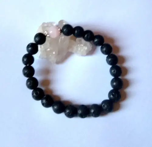 Pulseira Japamala 21 contas lava vulcanica e quartzo rosa