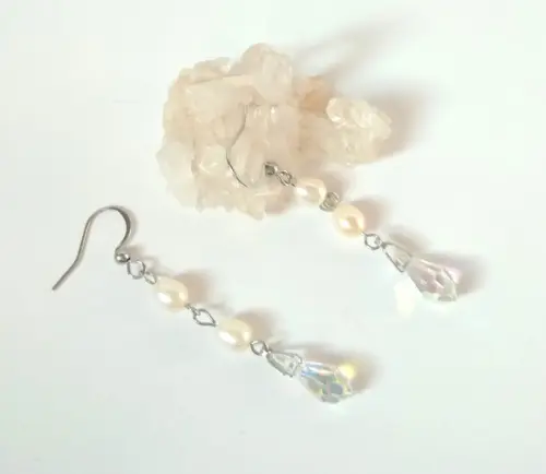 Brinco com Pérola de Água Doce e Cristal