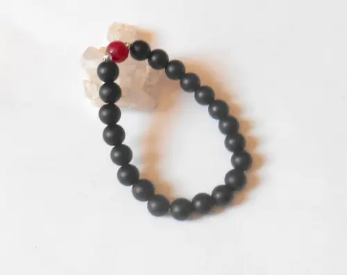 Pulseira Japamala negra 21 contas e jade rubi