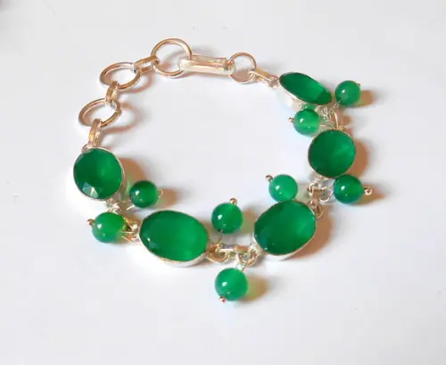 Pulseira Prateada com Cristal Verde e Ágata