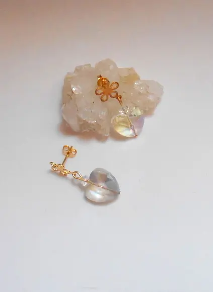 Brinco coração de Cristal facetado folheado a ouro